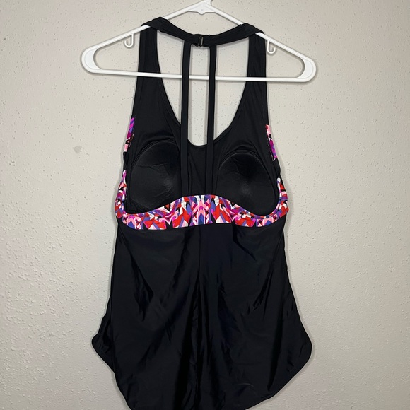 Swimsuit - Picture 2 of 3